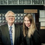 John Harper, Maria Elisabetta Marelli davanti alla Bombe, Bletchley Park, UK 2012 ph Diego Ronzio